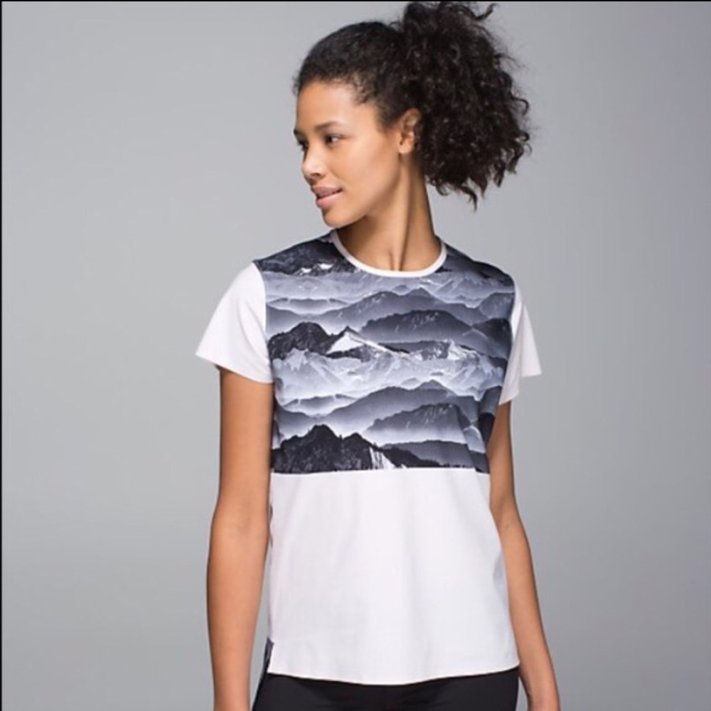 Lululemon snapshot tee NWOT Nude pink gray print